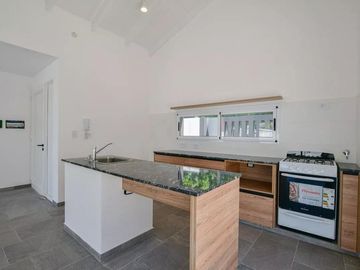 Casa en venta - 2 Dormitorios 2 Baños - Cochera - 120Mts2 - City Bell