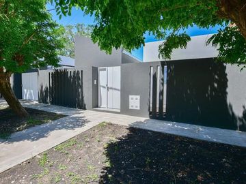 Casa en venta - 2 Dormitorios 2 Baños - Cochera - 120Mts2 - City Bell