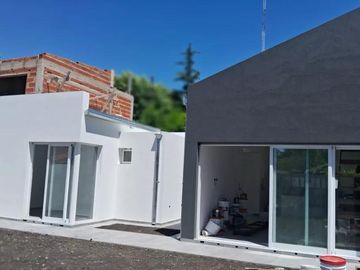 Casa en venta - 2 Dormitorios 2 Baños - Cochera - 120Mts2 - City Bell