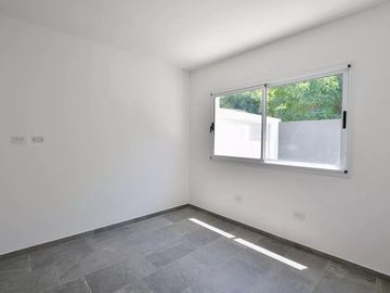 Casa en venta - 2 Dormitorios 2 Baños - Cochera - 120Mts2 - City Bell