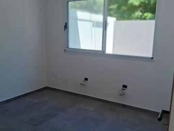 Casa en venta - 2 Dormitorios 2 Baños - Cochera - 120Mts2 - City Bell