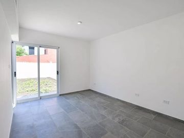 Casa en venta - 2 Dormitorios 2 Baños - Cochera - 120Mts2 - City Bell