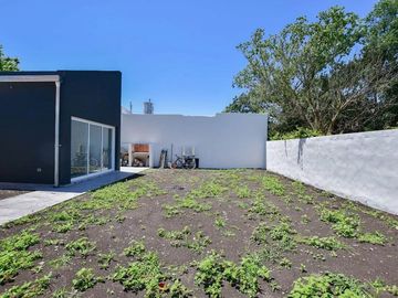 Casa en venta - 2 Dormitorios 2 Baños - Cochera - 120Mts2 - City Bell