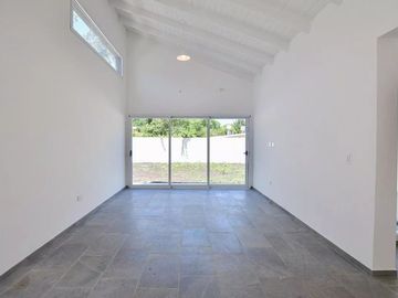 Casa en venta - 2 Dormitorios 2 Baños - Cochera - 120Mts2 - City Bell