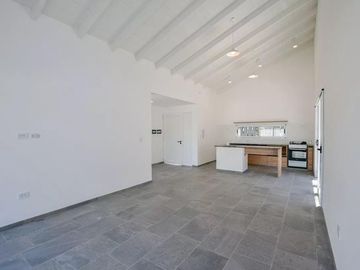 Casa en venta - 2 Dormitorios 2 Baños - Cochera - 120Mts2 - City Bell