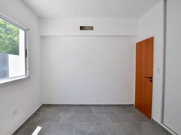 Casa en venta - 2 Dormitorios 2 Baños - Cochera - 120Mts2 - City Bell