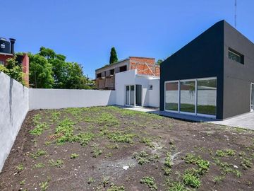 Casa en venta - 2 Dormitorios 2 Baños - Cochera - 120Mts2 - City Bell