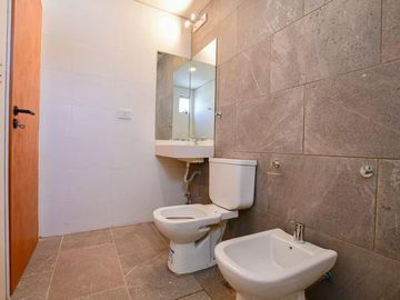 Casa en venta - 2 Dormitorios 2 Baños - Cochera - 120Mts2 - City Bell