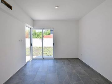 Casa en venta - 2 Dormitorios 2 Baños - Cochera - 120Mts2 - City Bell