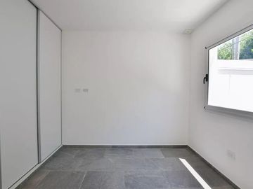Casa en venta - 2 Dormitorios 2 Baños - Cochera - 120Mts2 - City Bell
