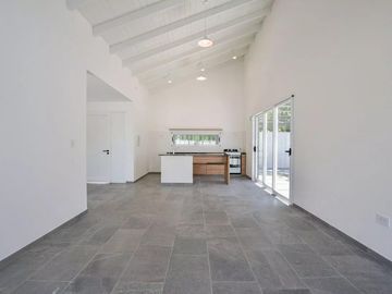 Casa en venta - 2 Dormitorios 2 Baños - Cochera - 120Mts2 - City Bell