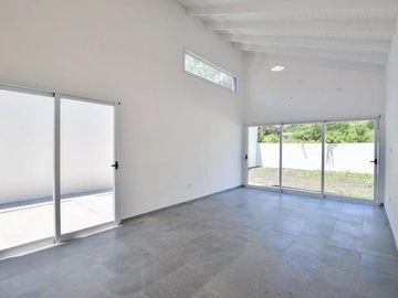 Casa en venta - 2 Dormitorios 2 Baños - Cochera - 120Mts2 - City Bell
