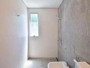 Casa en venta - 2 Dormitorios 2 Baños - Cochera - 120Mts2 - City Bell