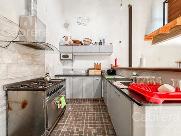 Venta casa 3 dormitorios con patio y cochera, La Plata