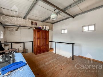 Venta casa 3 dormitorios con patio y cochera, La Plata