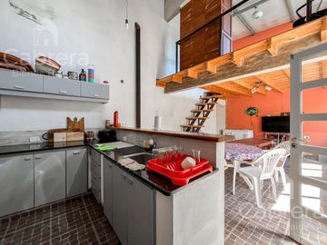 Venta casa 3 dormitorios con patio y cochera, La Plata
