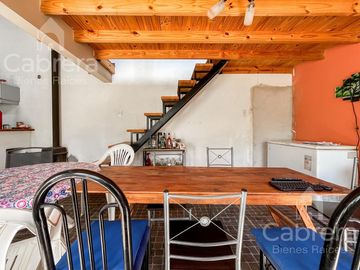 Venta casa 3 dormitorios con patio y cochera, La Plata