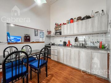 Venta casa 3 dormitorios con patio y cochera, La Plata
