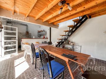 Venta casa 3 dormitorios con patio y cochera, La Plata