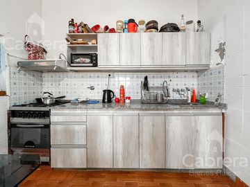 Venta casa 3 dormitorios con patio y cochera, La Plata
