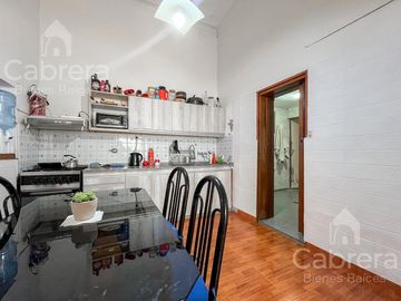 Venta casa 3 dormitorios con patio y cochera, La Plata