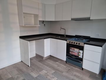 PH en venta - 2 Dormitorios 1 Baño - Cochera - 80Mts2 - Castelar, Morón