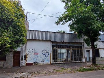 Galpón sobre lote de 10x40