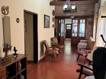 Casa en venta - 3 Dormitorios 2 Baños - 600Mts2 - Burzaco