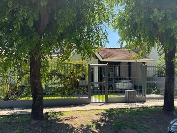 Casa en venta - 3 Dormitorios 2 Baños - 600Mts2 - Burzaco