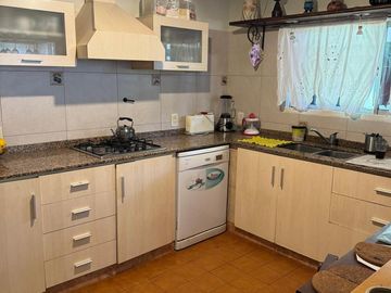 Casa en venta - 3 Dormitorios 2 Baños - 600Mts2 - Burzaco