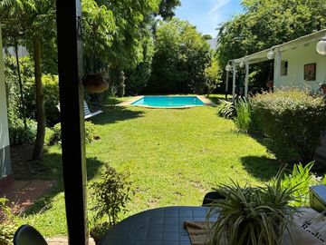 Casa en venta - 3 Dormitorios 2 Baños - 600Mts2 - Burzaco