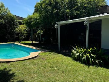 Casa en venta - 3 Dormitorios 2 Baños - 600Mts2 - Burzaco