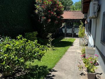 Casa en venta - 3 Dormitorios 2 Baños - 600Mts2 - Burzaco