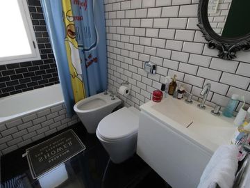 Departamento en venta - 2 Dormitorios 2 Baños - Cochera - 75Mts2 - Lomas de Zamora