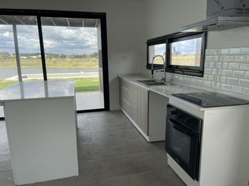 VENTA CASA  A LA LAGUNA  AREA 5  SAN SEBASTIAN ANTICIPO Y FINANCIACION