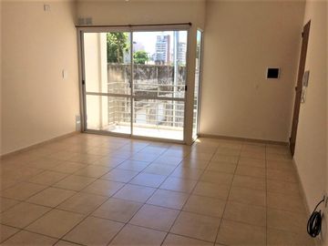 Departamento en  Venta un dormitorio con balcón y terraza exclusiva en Barrio Echesortu