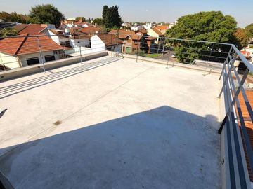 DUPLEX DE 4 AMBIENTES A ESTRENAR CON COCHERA Y TERRAZA EN PLANTA ALTA EN VENTA. CARAPACHAY