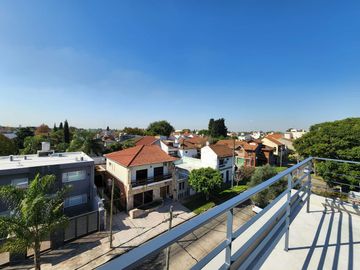 DUPLEX DE 4 AMBIENTES A ESTRENAR CON COCHERA Y TERRAZA EN PLANTA ALTA EN VENTA. CARAPACHAY