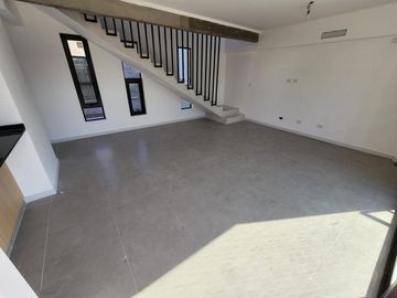 DUPLEX DE 4 AMBIENTES A ESTRENAR CON COCHERA Y TERRAZA EN PLANTA ALTA EN VENTA. CARAPACHAY