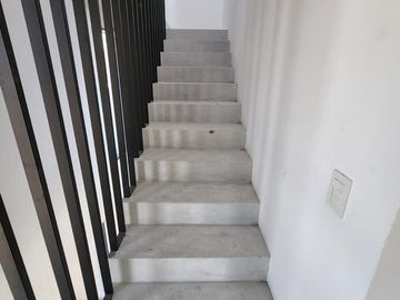 DUPLEX DE 4 AMBIENTES A ESTRENAR CON COCHERA Y TERRAZA EN PLANTA ALTA EN VENTA. CARAPACHAY