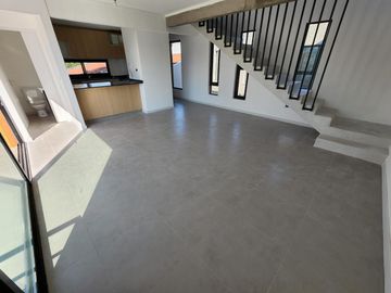 DUPLEX DE 4 AMBIENTES A ESTRENAR CON COCHERA Y TERRAZA EN PLANTA ALTA EN VENTA. CARAPACHAY