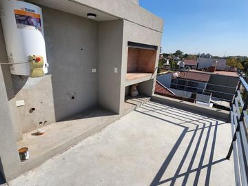 DUPLEX DE 4 AMBIENTES A ESTRENAR CON COCHERA Y TERRAZA EN PLANTA ALTA EN VENTA. CARAPACHAY