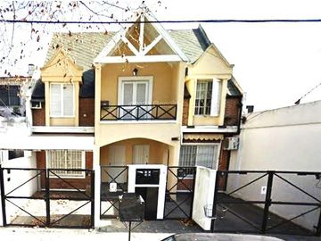 Duplex tipo casa con cochera