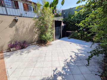 Duplex tipo casa con cochera