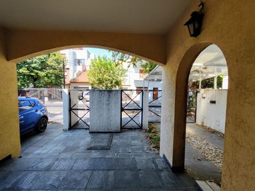 Duplex tipo casa con cochera