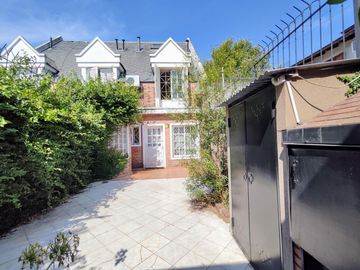 Duplex tipo casa con cochera