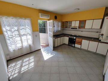 Duplex tipo casa con cochera