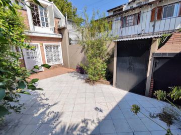 Duplex tipo casa con cochera
