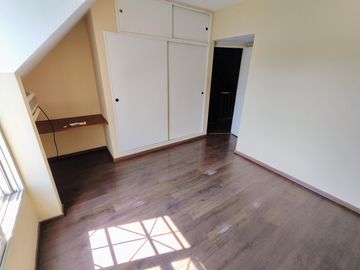 Duplex tipo casa con cochera