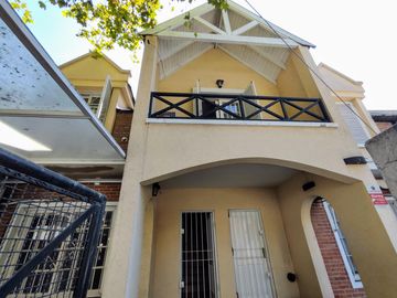 Duplex tipo casa con cochera
